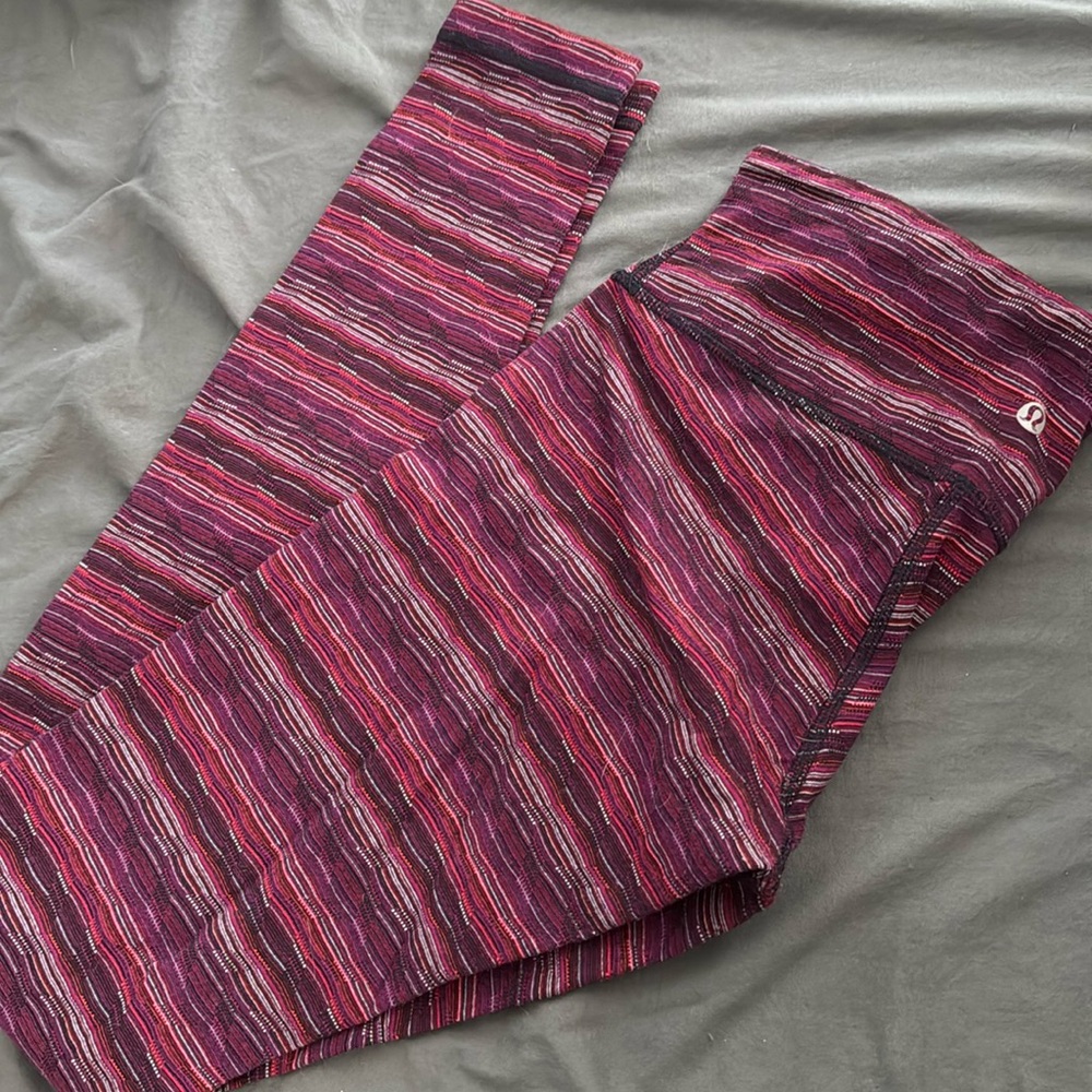 Like New- Great Condition- Lululemon - pattern leggings